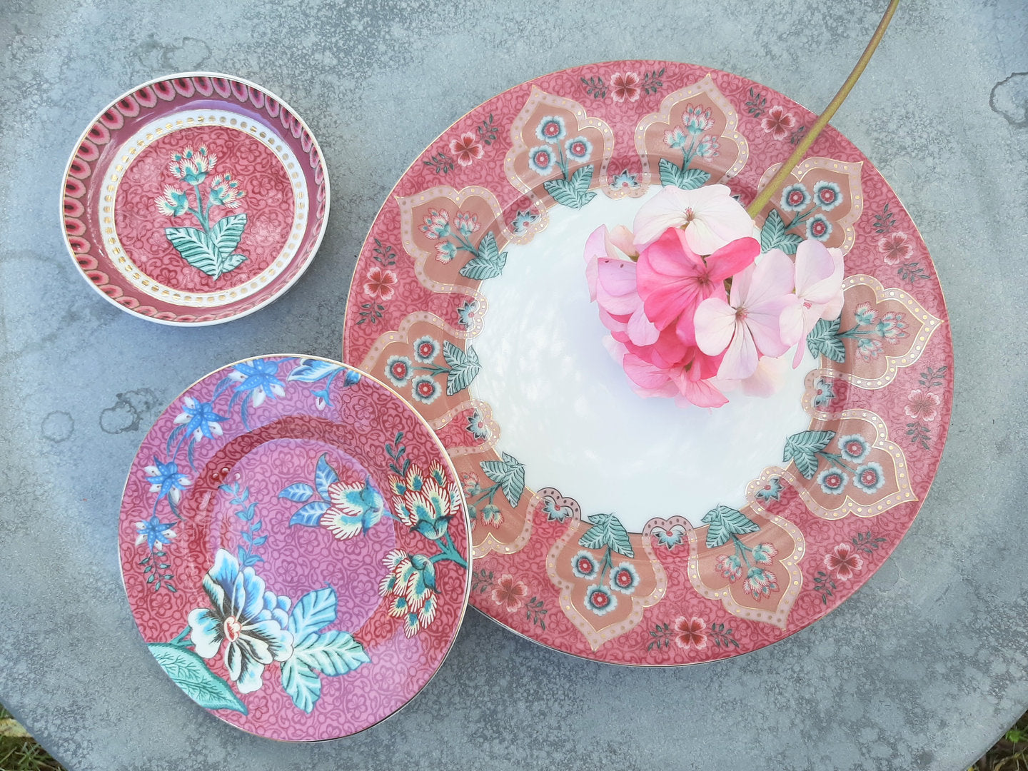 Pieni asetti Flower Festival dark pink