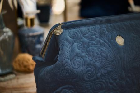 Kosmetiikkalaukku Velvet Quiltey days sininen iso