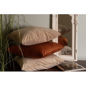 Tyynynpäällinen tumma oranssi
